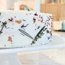 Load image into Gallery viewer, Rustic Floral Design Cake