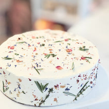 Load image into Gallery viewer, Rustic Floral Design Cake